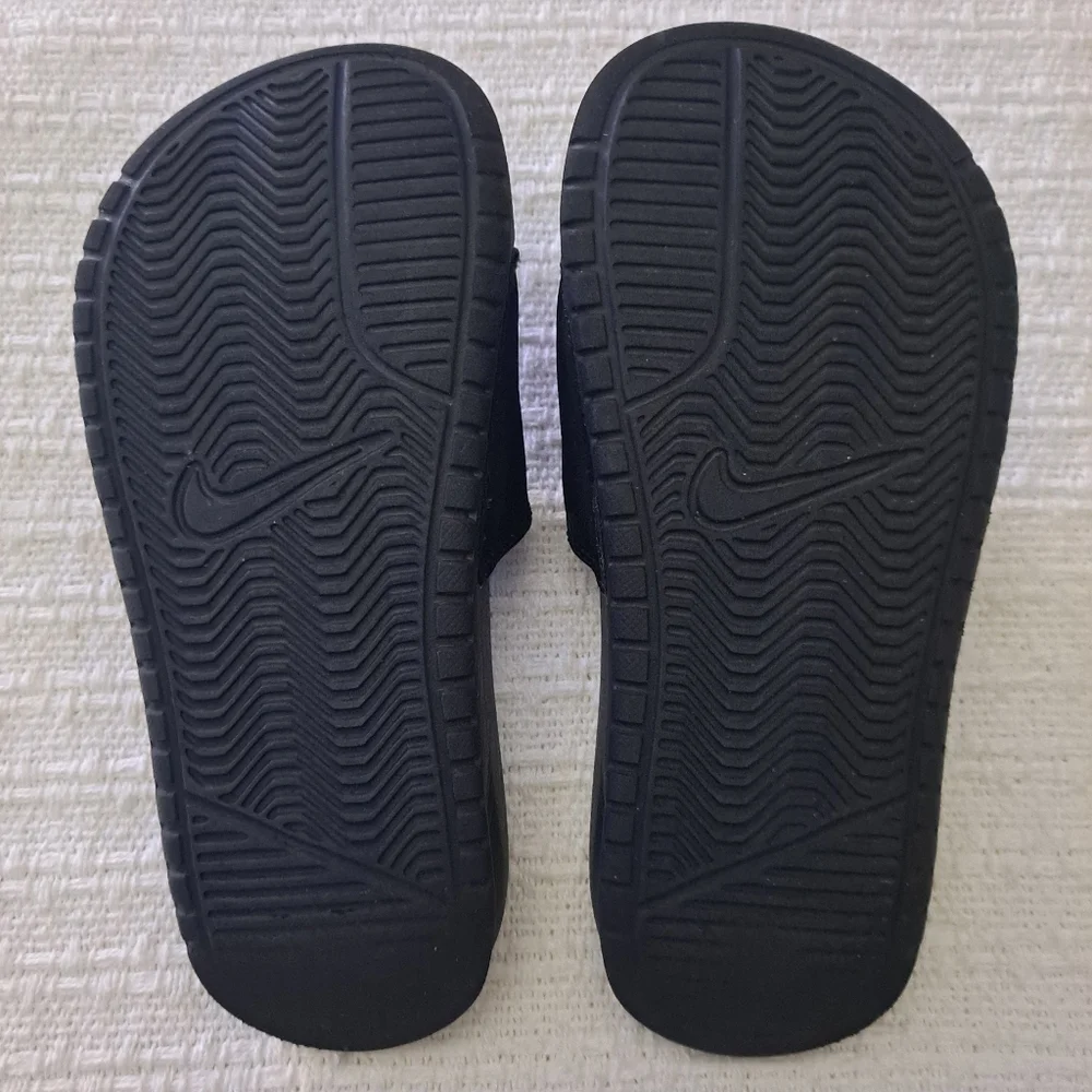 Nike Black and Pink Flip Flop Sandals - Picture 4 of 4